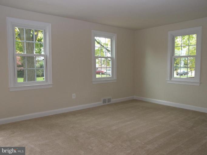 2760 Cameron Road Falls Church, VA 22042 - Photo 2 of 18 Living Room