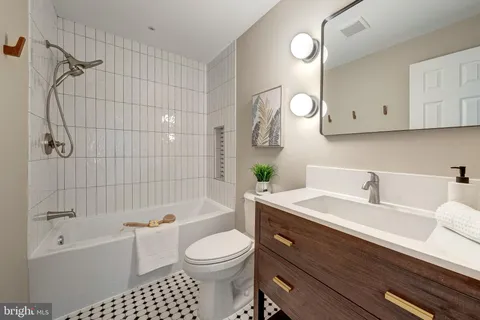 $879,000 | 14737 Jarnigan Street, Centreville, VA 20120