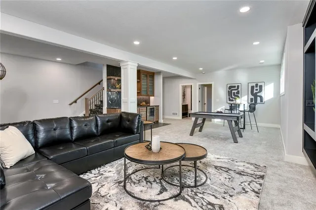 $709,900 | 3916 Southwest Flintrock Drive, Lee's Summit, MO 64082