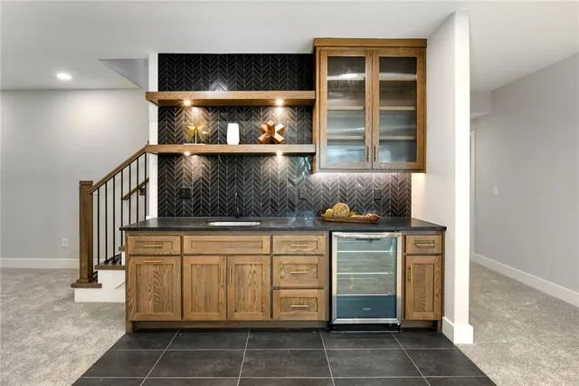 $709,900 | 3916 Southwest Flintrock Drive, Lee's Summit, MO 64082