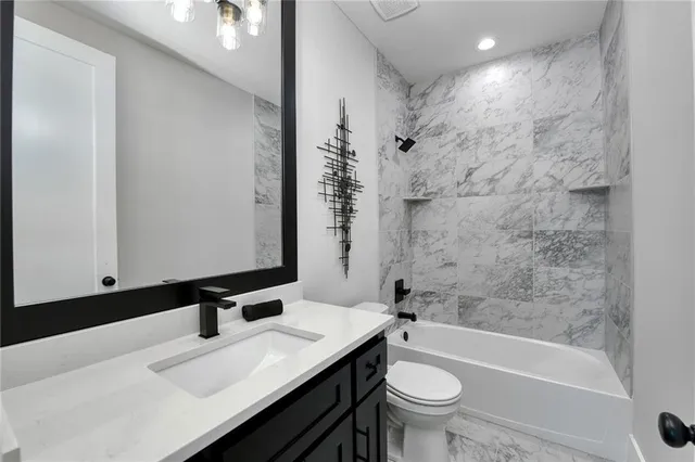 $709,900 | 3916 Southwest Flintrock Drive, Lee's Summit, MO 64082