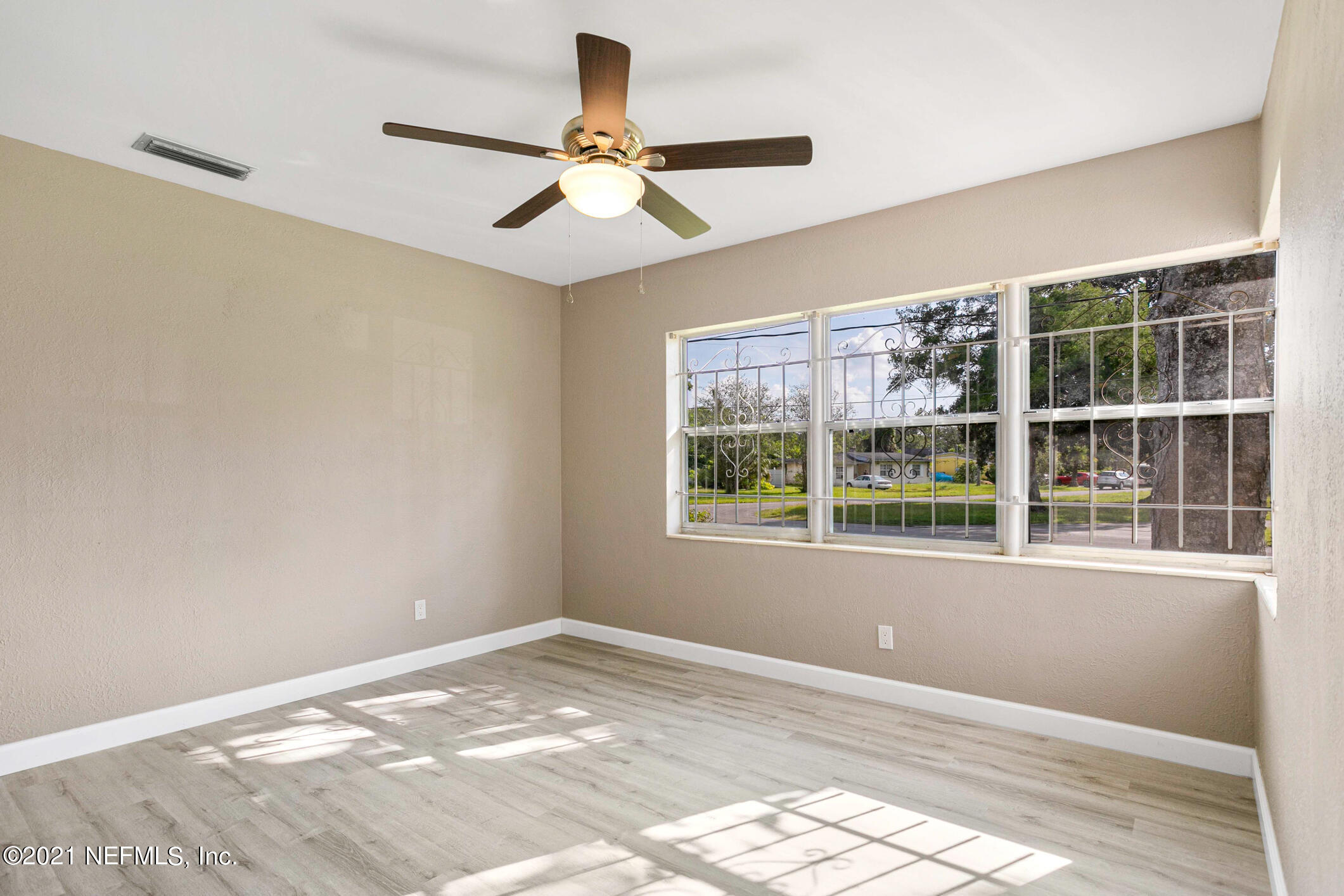 1953 Rugby Road Jacksonville, FL 32208 - Photo 14 of 33 family room