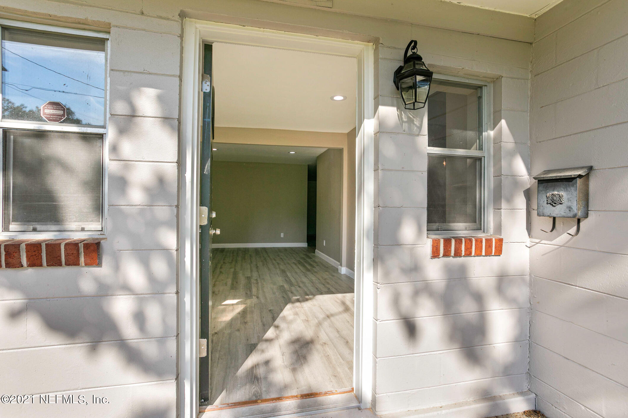 1953 Rugby Road Jacksonville, FL 32208 - Photo 5 of 33 entry