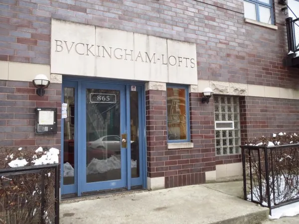 $3,295 | 865 West Buckingham Place, Unit 201, Chicago, IL 60657