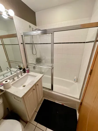 $3,295 | 865 West Buckingham Place, Unit 201, Chicago, IL 60657