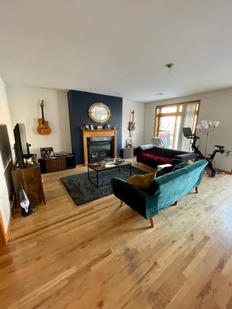 $3,295 | 865 West Buckingham Place, Unit 201, Chicago, IL 60657