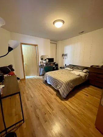 $3,295 | 865 West Buckingham Place, Unit 201, Chicago, IL 60657