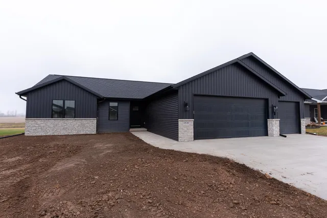 $469,900 | W5836 Edgewood Drive, Menasha, WI 54952