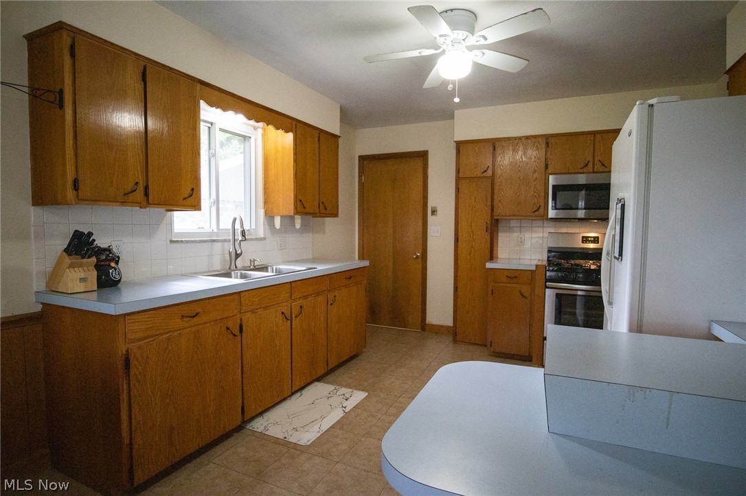 785 Chaffin Road Akron, OH 44306 - Photo 11 of 27 There is plenty of counter space in this kitchen.