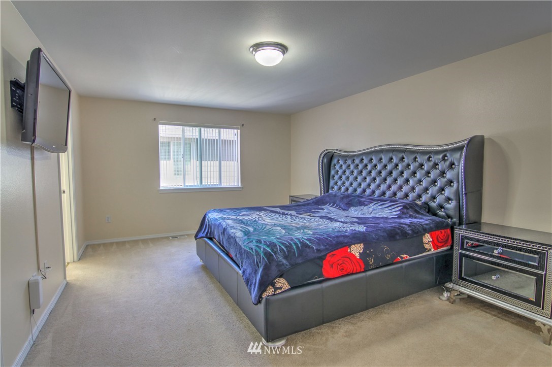 1069 Ilwaco Place Northeast Renton, WA 98059 - Photo 21 of 25