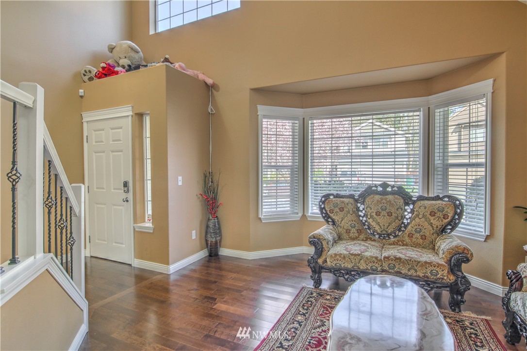 1069 Ilwaco Place Northeast Renton, WA 98059 - Photo 5 of 25