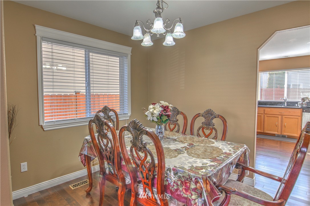 1069 Ilwaco Place Northeast Renton, WA 98059 - Photo 6 of 25