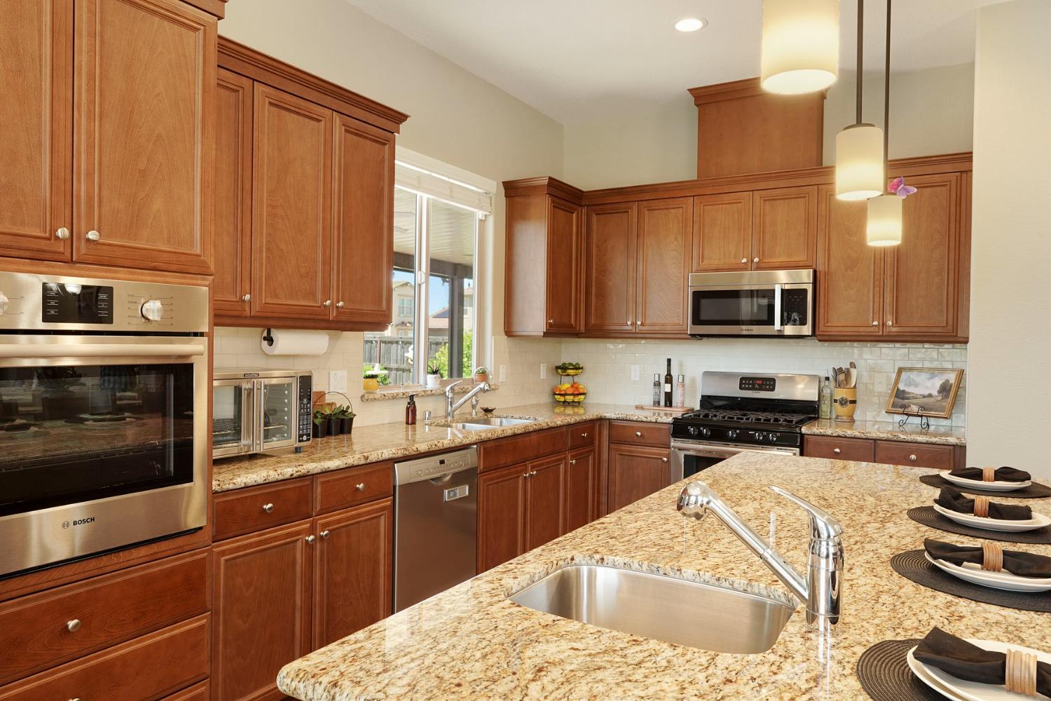 3670 Rapallo Way Manteca, CA 95337 - Photo 15 of 50
