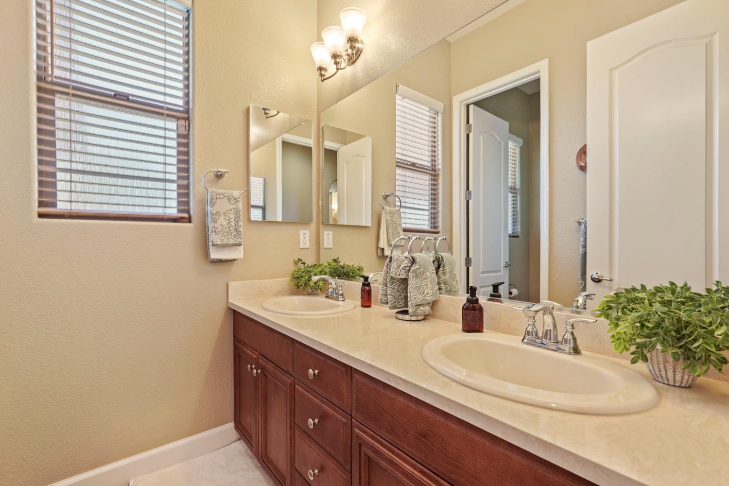 3670 Rapallo Way Manteca, CA 95337 - Photo 23 of 50