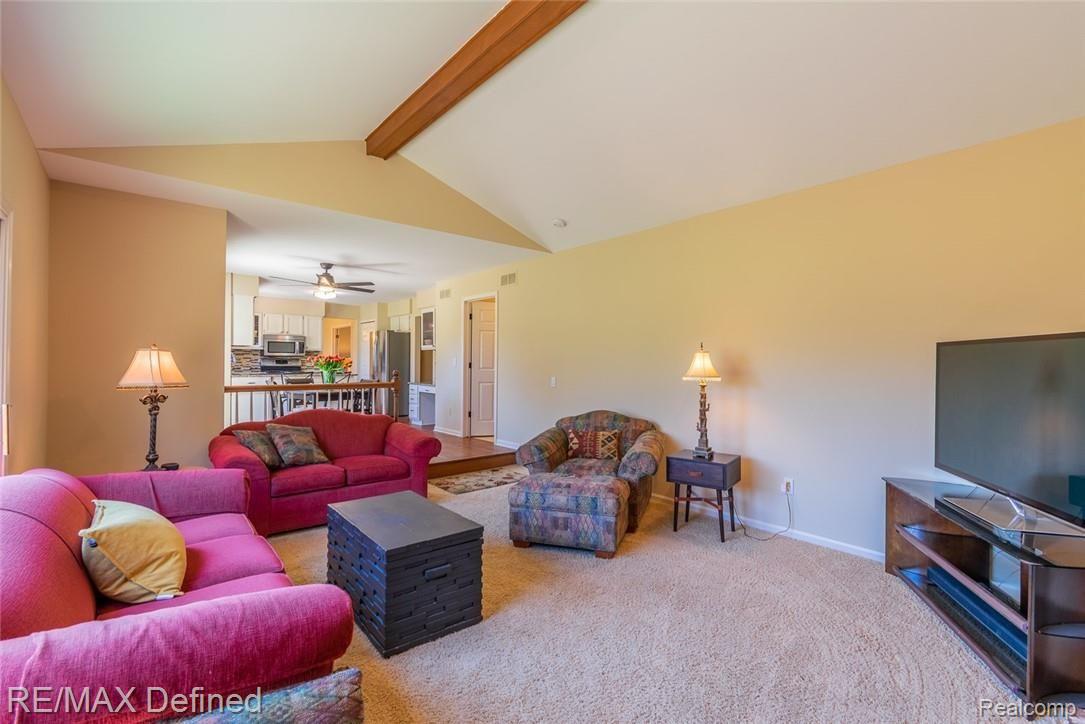 1083 Ridgeview Circle Lake Orion, MI 48362 - Photo 23 of 46 Great Room