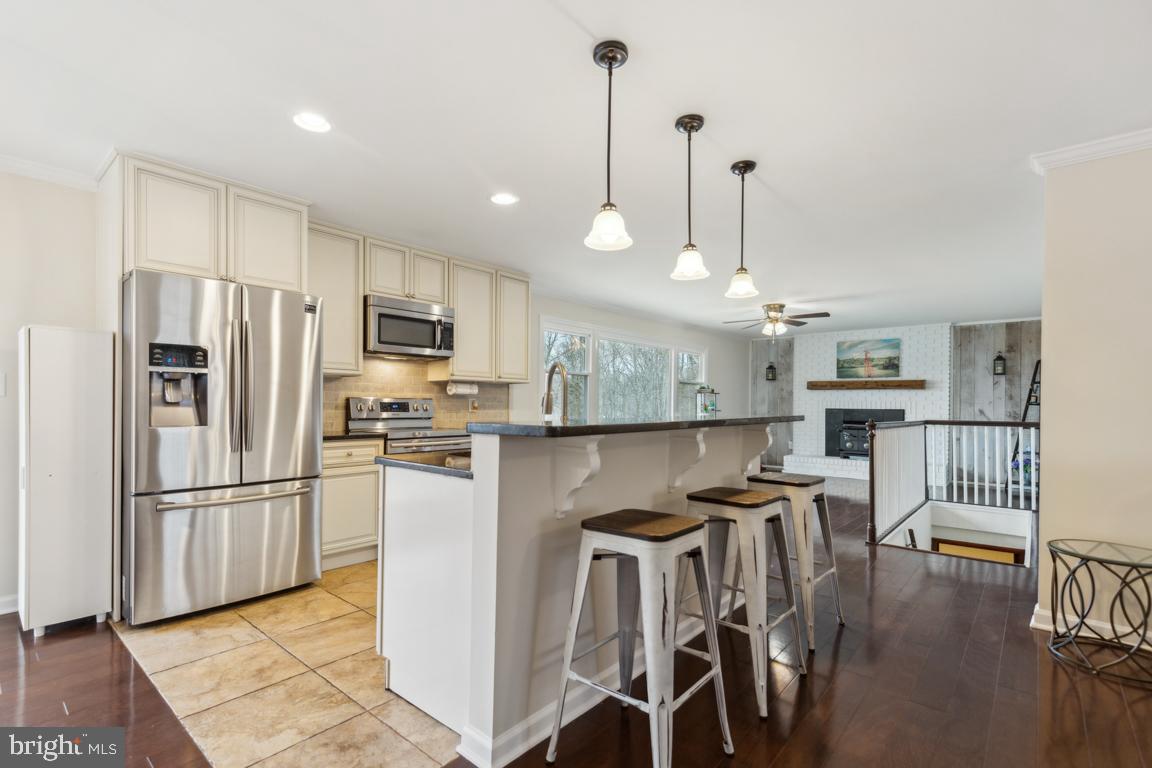 16491 Robledo Road Gainesville, VA 20155 - Photo 8 of 42 Gallery Image 8