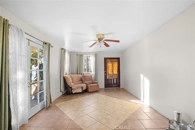 a view of livingroom with furniture