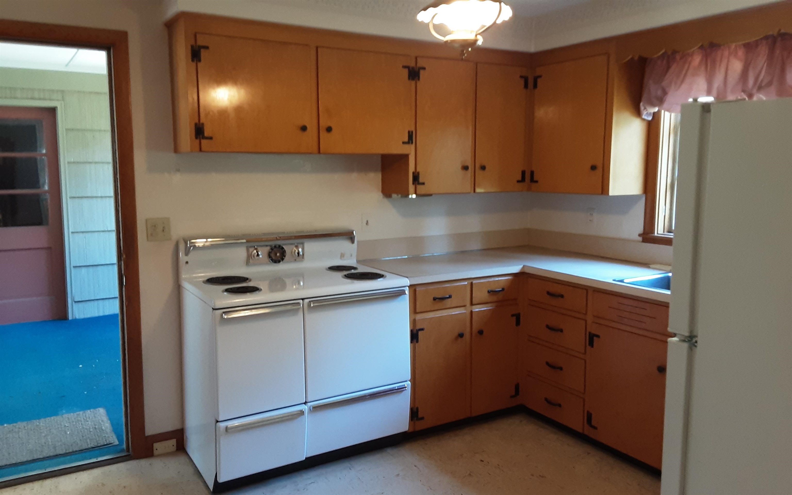 475 Mast Road Goffstown, NH 03045 - Photo 6 of 34