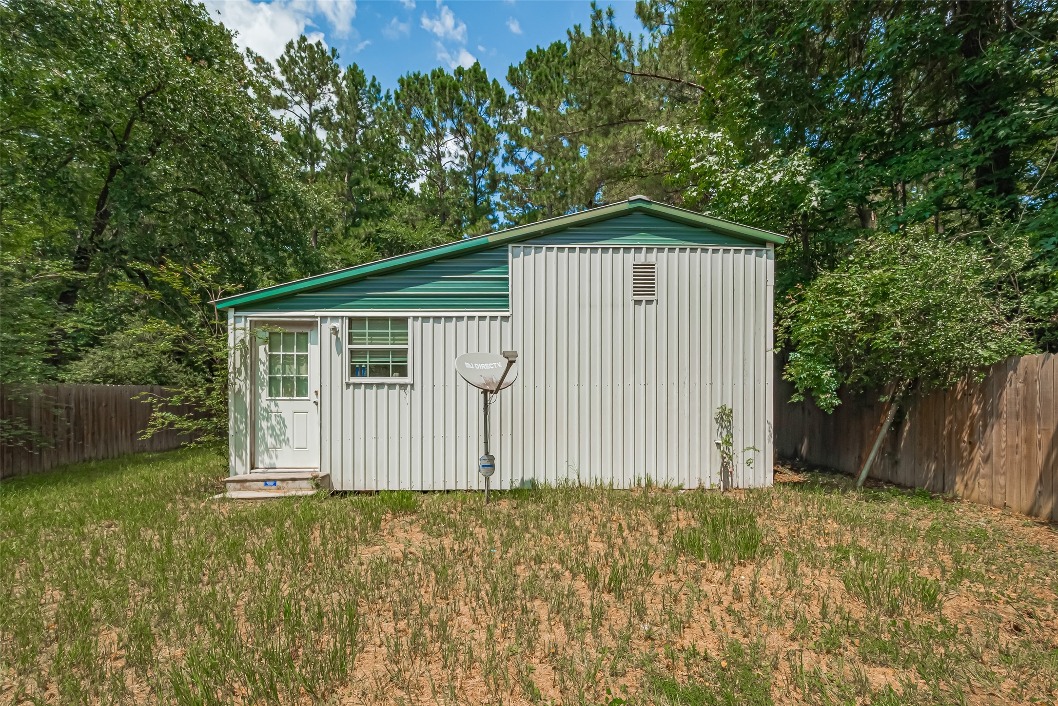 477 Canadian Drive Trinity, TX 75862 - Photo 2 of 11 a front view of a house with garden
