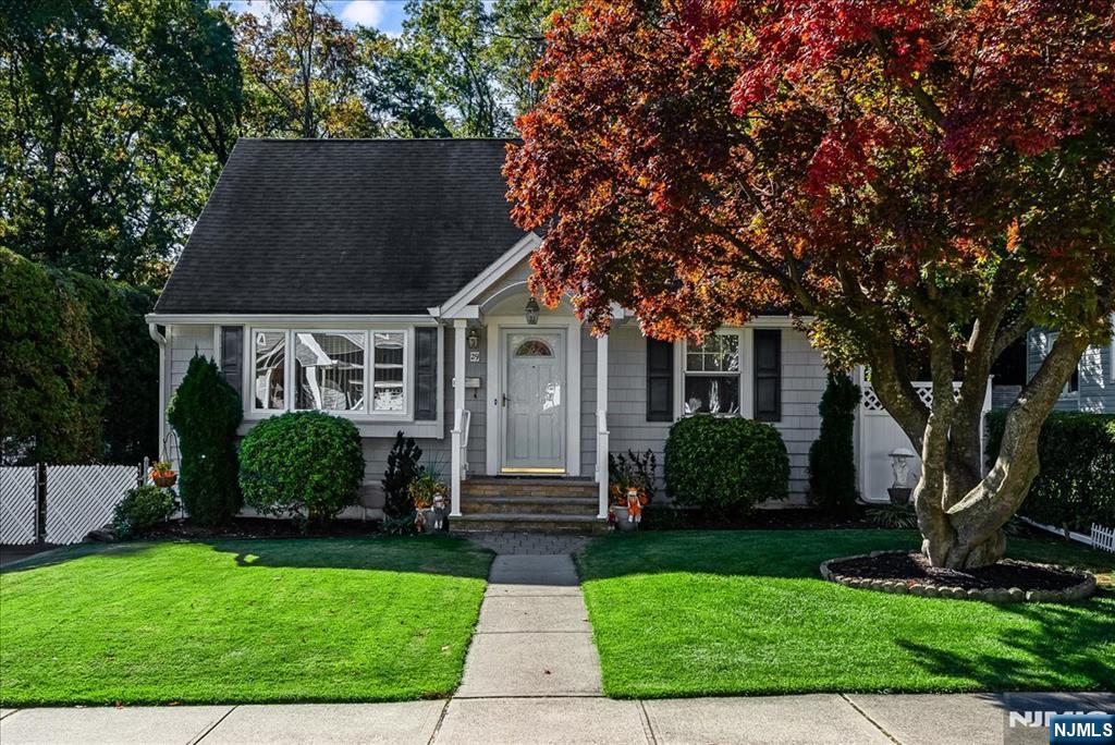 29 Lynwood Road Verona, NJ 07044 - Photo 2 of 39 a front view of a house with a garden