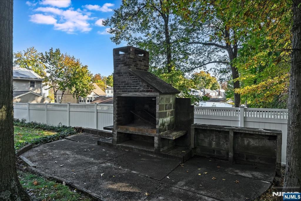 29 Lynwood Road Verona, NJ 07044 - Photo 28 of 39 a view of a backyard