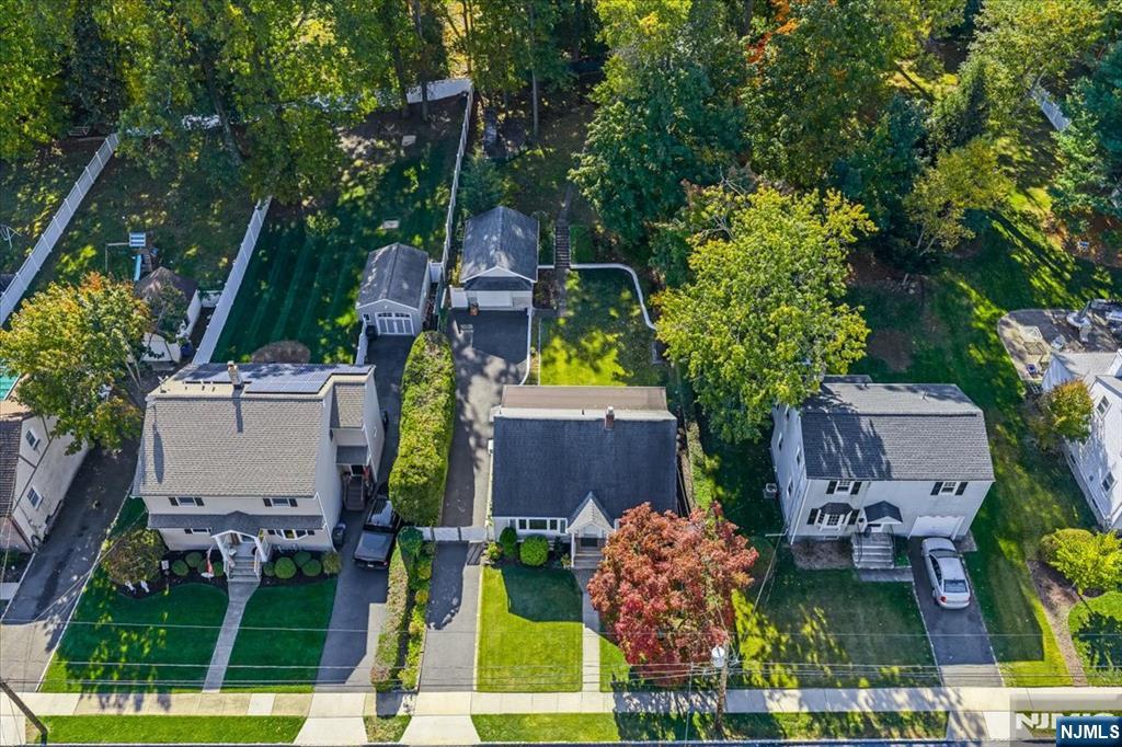 29 Lynwood Road Verona, NJ 07044 - Photo 30 of 39 an aerial view of a house with a garden and plants