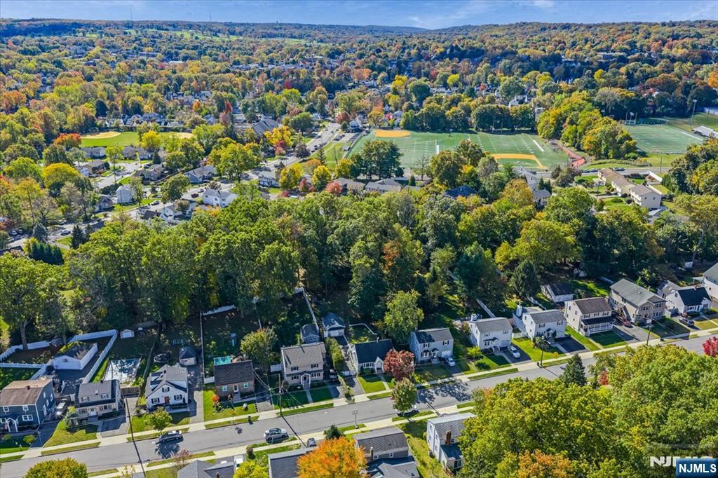 29 Lynwood Road Verona, NJ 07044 - Photo 36 of 39 an aerial view of residential houses with outdoor space and trees