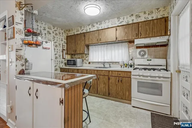 $625,000 | 29 Lynwood Road, Verona, NJ 07044