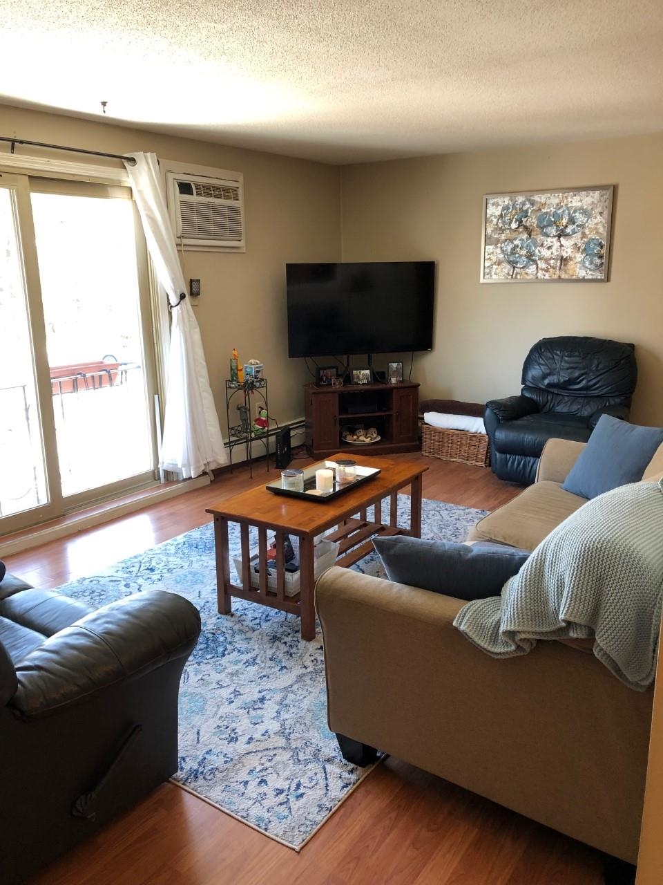 130 English Village Road, Unit 302 Manchester, NH 03102 - Photo 2 of 11