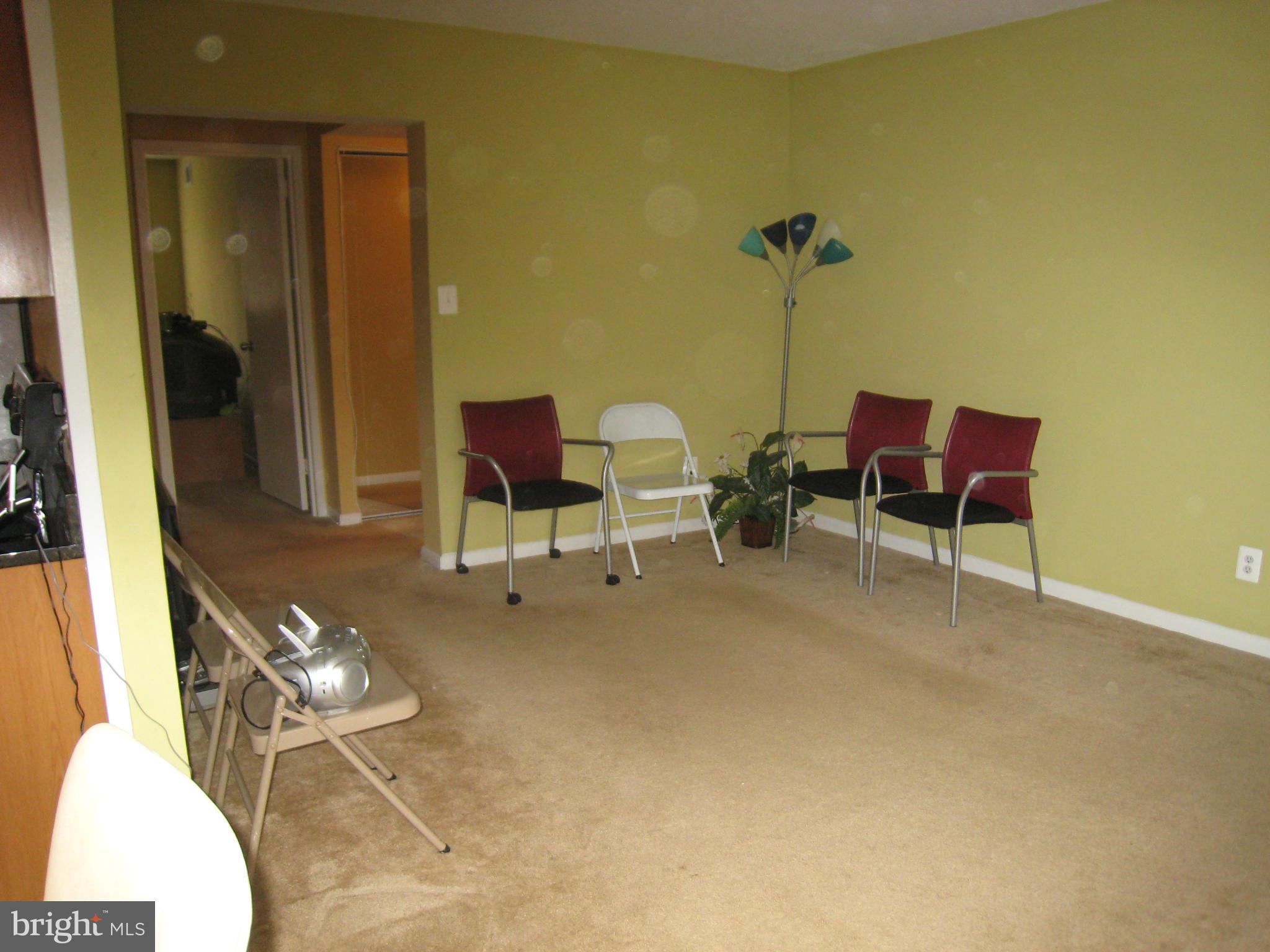 2234 Castle Rock Square, Unit 11C Reston, VA 20191 - Photo 11 of 30 a balcony with table and chairs