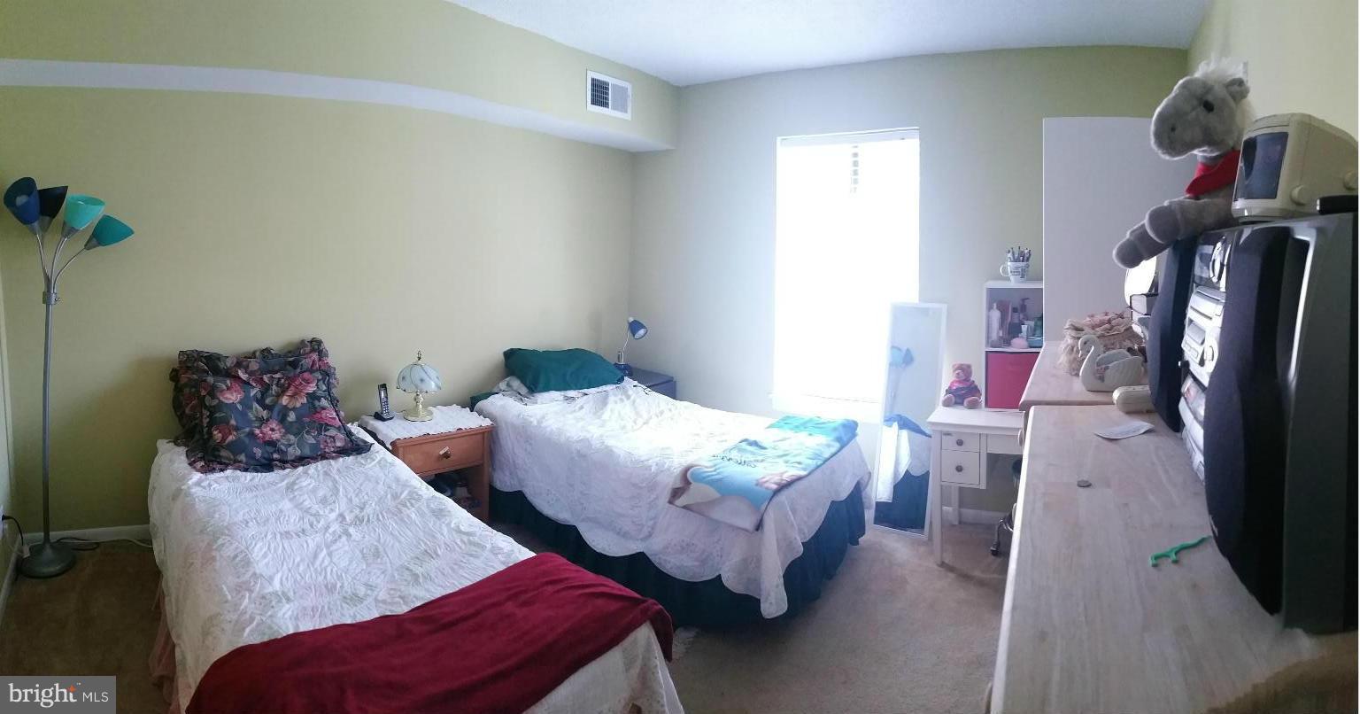 2234 Castle Rock Square, Unit 11C Reston, VA 20191 - Photo 16 of 30 a bedroom with two beds and a couch