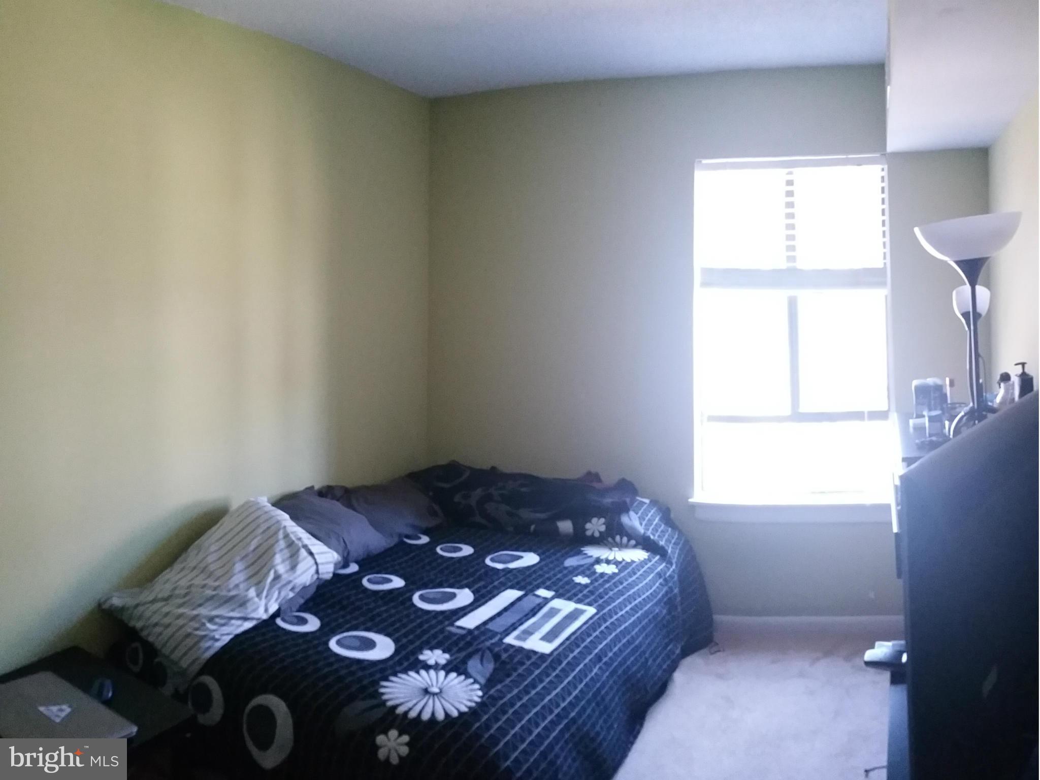 2234 Castle Rock Square, Unit 11C Reston, VA 20191 - Photo 19 of 30 a bed sitting in a bedroom next to a window