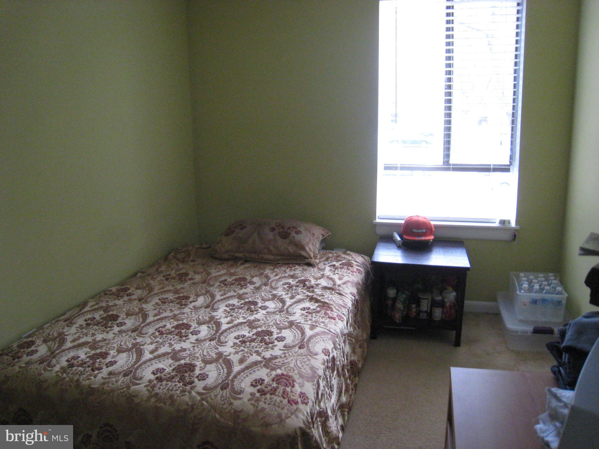 2234 Castle Rock Square, Unit 11C Reston, VA 20191 - Photo 20 of 30 a bedroom with a bed a table and a window