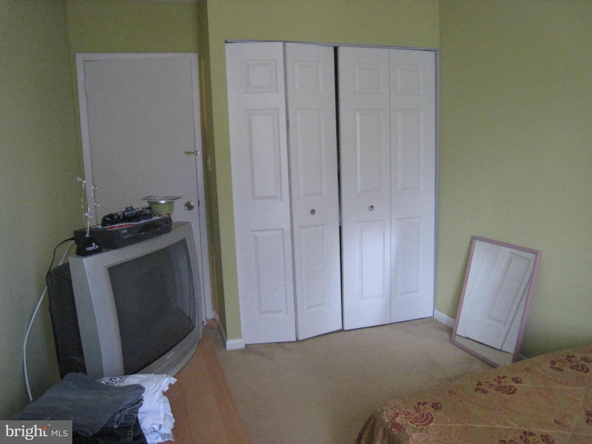 2234 Castle Rock Square, Unit 11C Reston, VA 20191 - Photo 22 of 30 a bedroom with a bed and a mirror