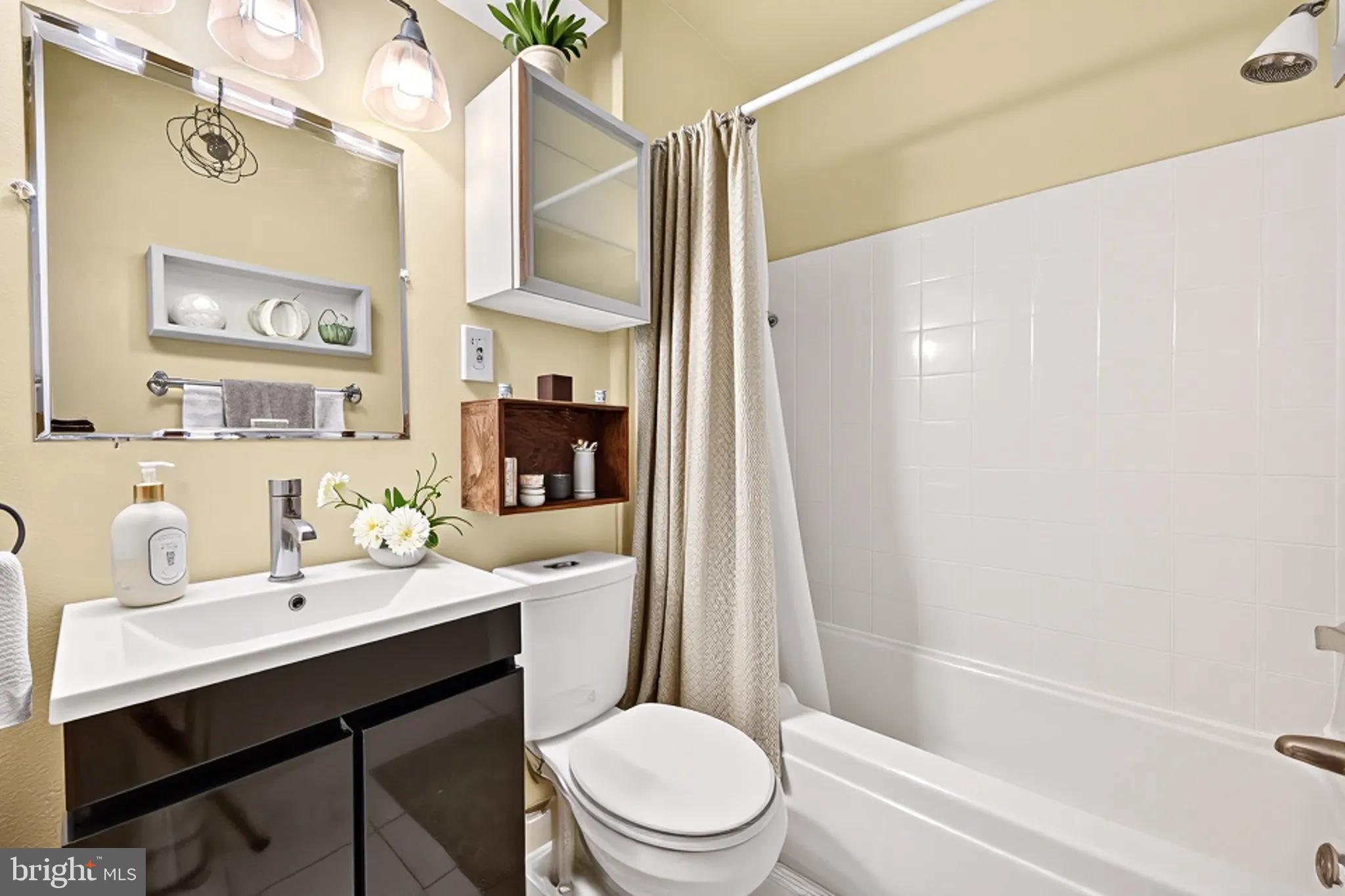 11 East Wheeling Street Baltimore, MD 21230 - Photo 23 of 35 Make it pop with fresh greenery (VS)