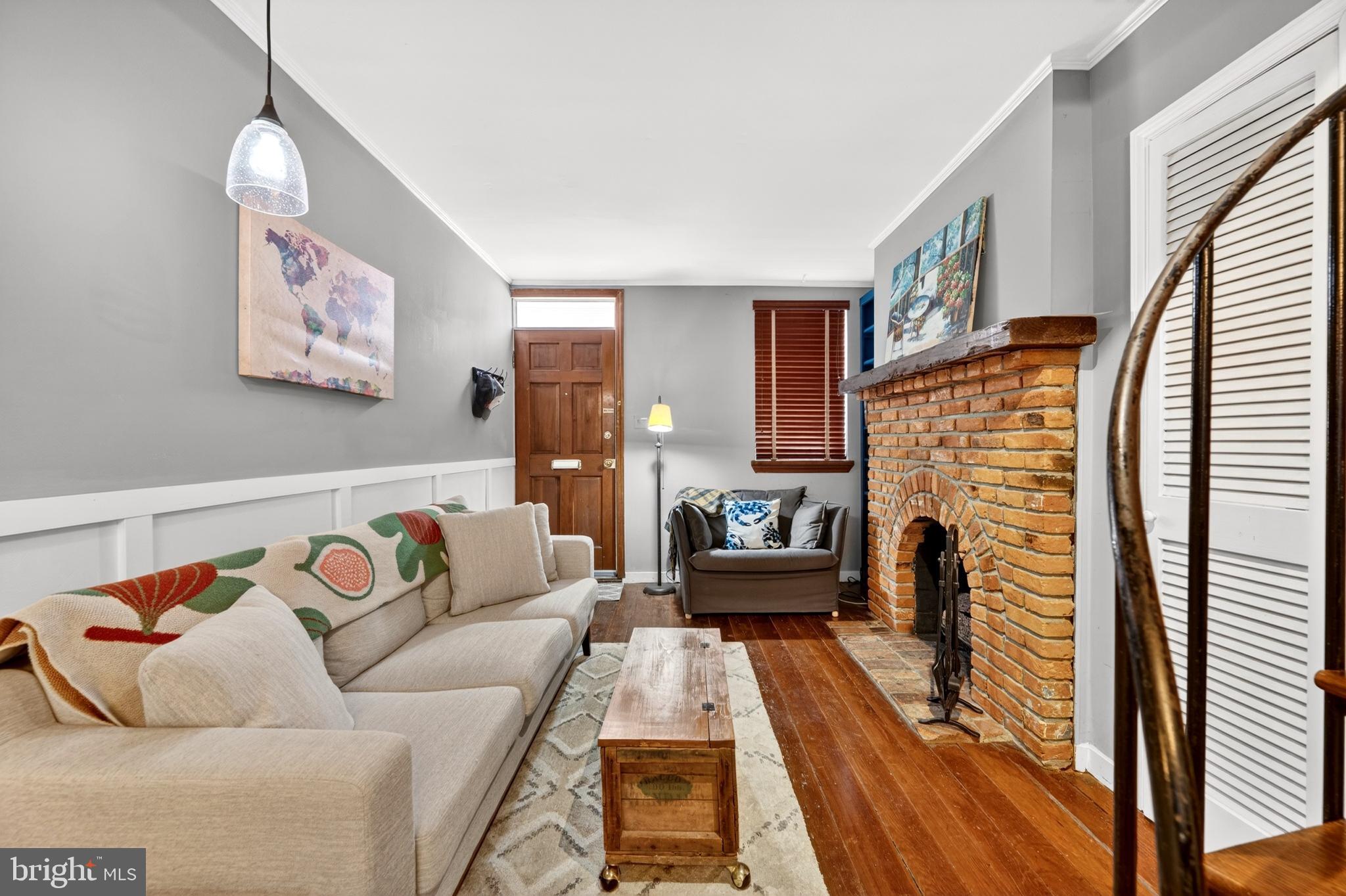 11 East Wheeling Street Baltimore, MD 21230 - Photo 6 of 35 Cozy living room