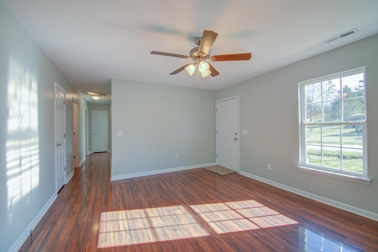 1605 Thatcher Road Soddy Daisy, TN 37379 - Photo 3 of 21 Living Room