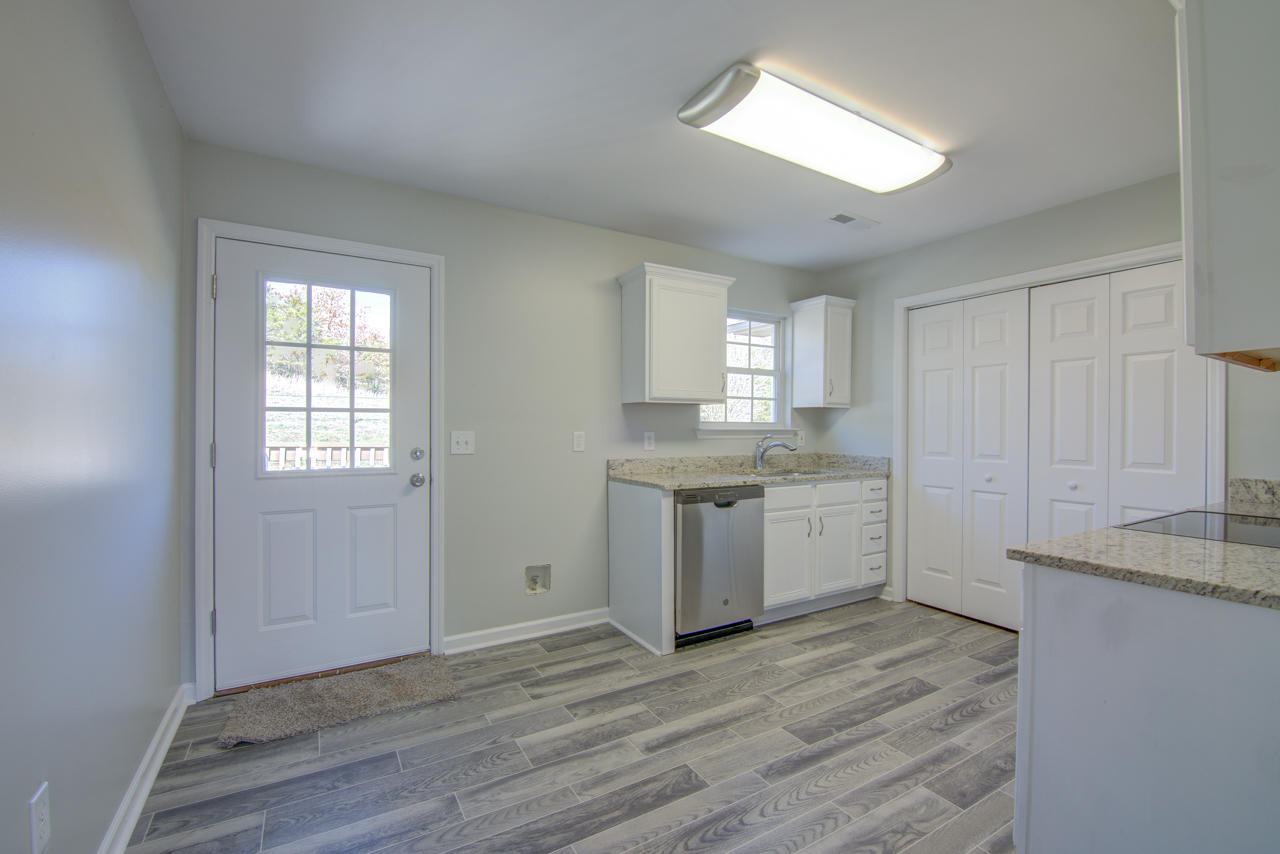 1605 Thatcher Road Soddy Daisy, TN 37379 - Photo 8 of 21 Eat-in Area