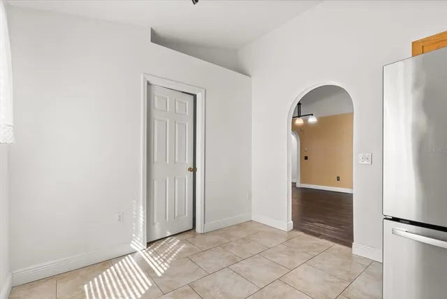 an empty room with closet and mirror