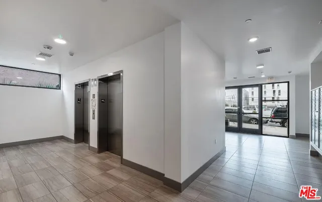 $1,971 | 825 South Coronado Street, Unit 206, Los Angeles, CA 90057