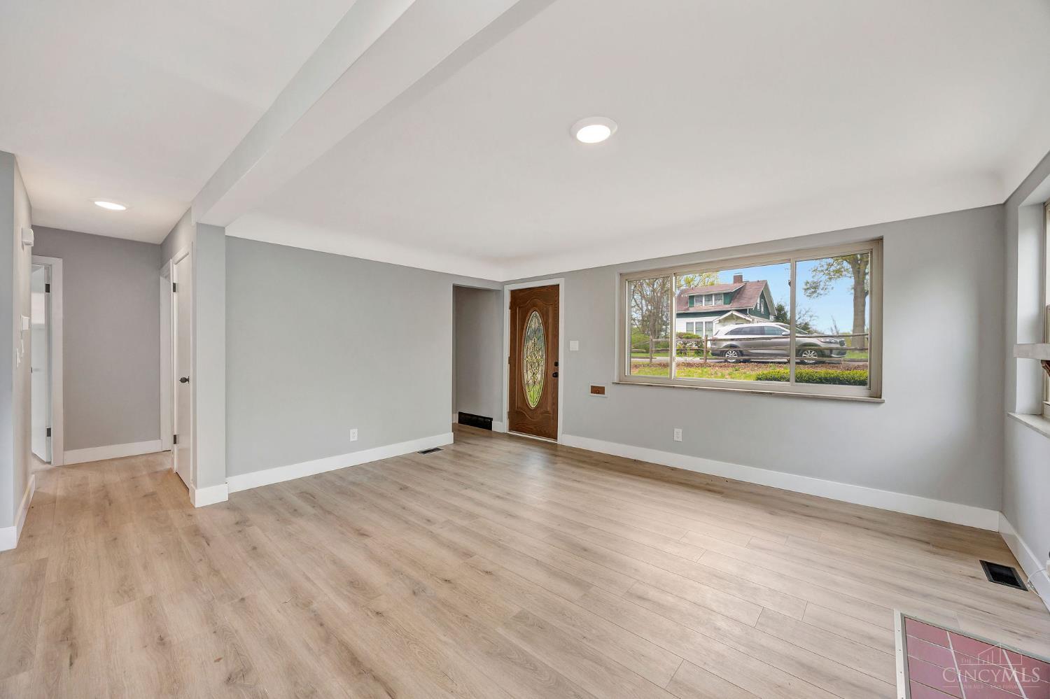 5306 Fox Road Cincinnati, OH 45239 - Photo 6 of 35