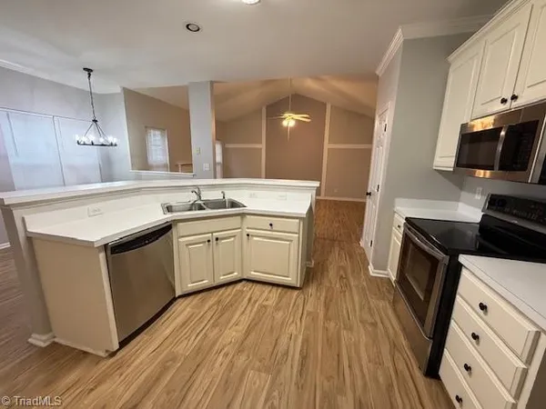 $1,995 | 4005 Queens Grant Road, Jamestown, NC 27282