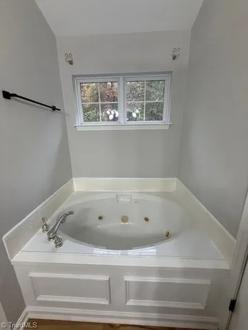 $2,200 | 4005 Queens Grant Road, Jamestown, NC 27282