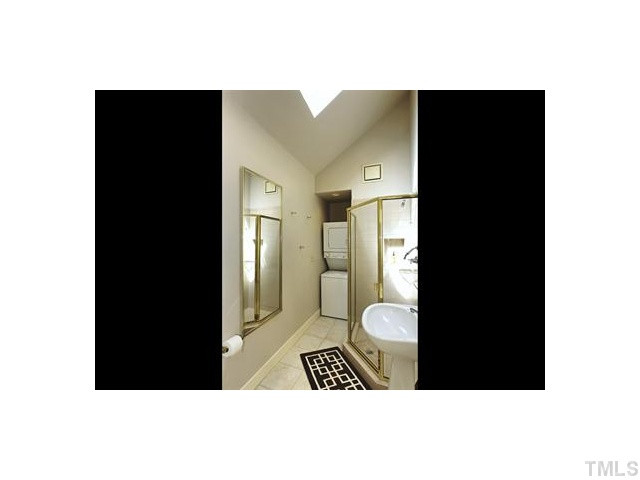 1904 Banbury Road Raleigh, NC 27608 - Photo 15 of 21 Bathroom