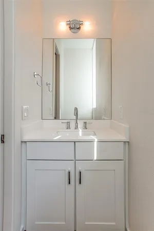 $2,700 | 2128 Ashby Street, Unit 705, Dallas, TX 75204