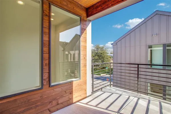 $2,700 | 2128 Ashby Street, Unit 705, Dallas, TX 75204