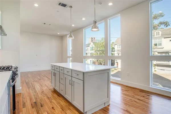 $2,700 | 2128 Ashby Street, Unit 705, Dallas, TX 75204