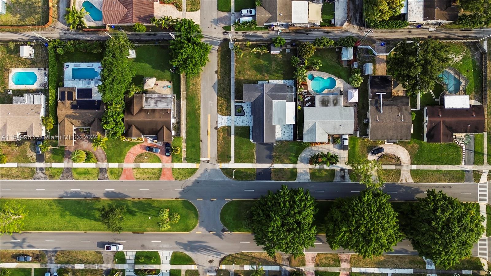 3600 West Park Road Hollywood, FL 33021 - Photo 3 of 38 a view of street with an entrance and building