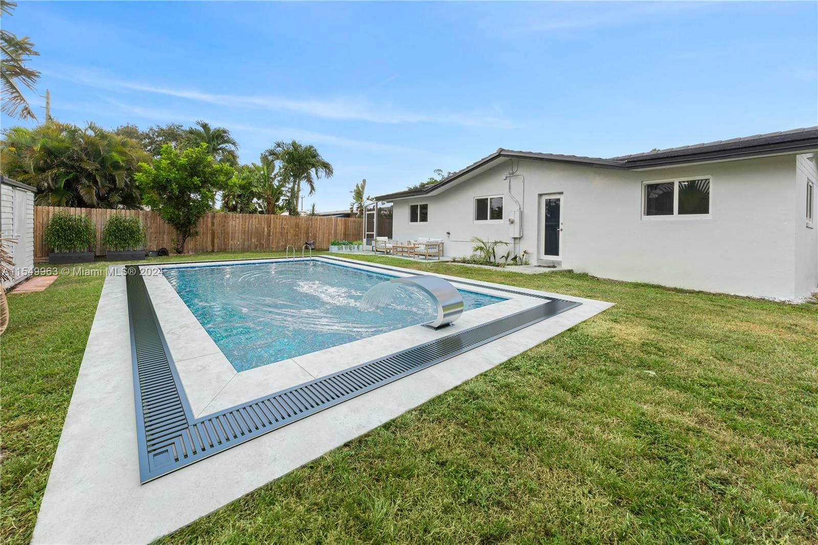 3600 West Park Road Hollywood, FL 33021 - Photo 32 of 38 a view of a house with a yard