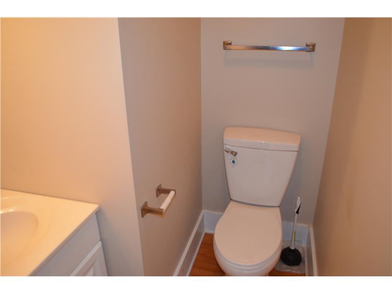 2642 River Road Vandergrift, PA 15690 - Photo 12 of 12 Partial Bath.